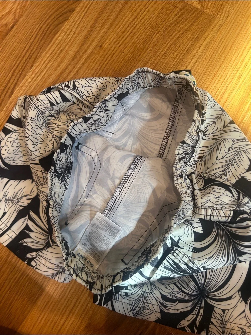 Old Navy & Mish Boys Black and White 'CHILL' Rashguard Set bundle size 5